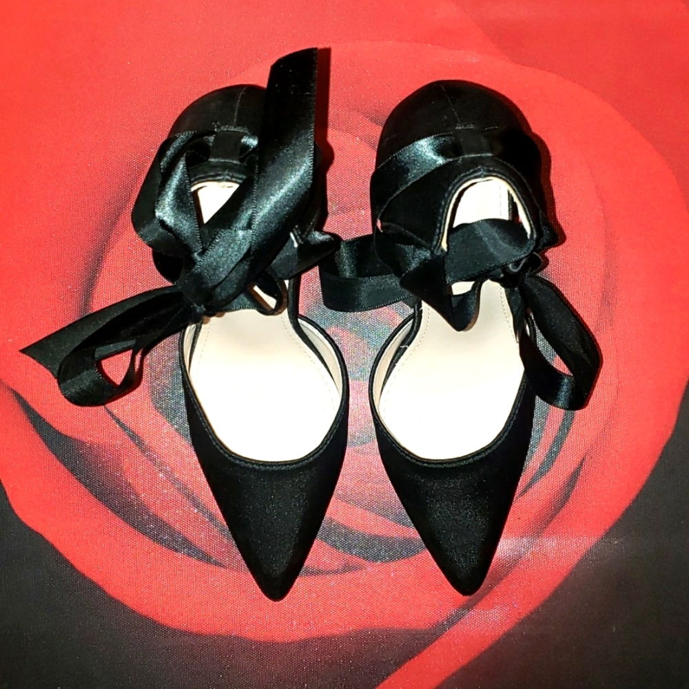 She & In Heels - Picture 3 of 6